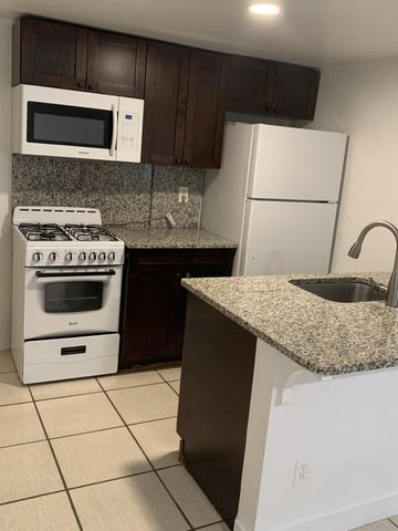 4561 Lake Avenue 9, West Palm Beach, FL 33405