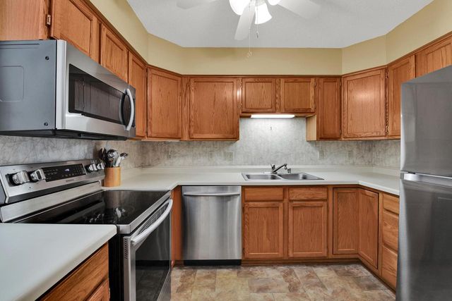 10320 W Whitnall Edge CIRCLE, Franklin, WI 53132