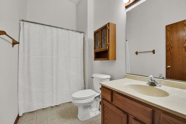 10320 W Whitnall Edge CIRCLE, Franklin, WI 53132