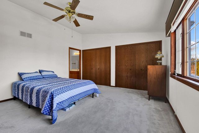 10320 W Whitnall Edge CIRCLE, Franklin, WI 53132