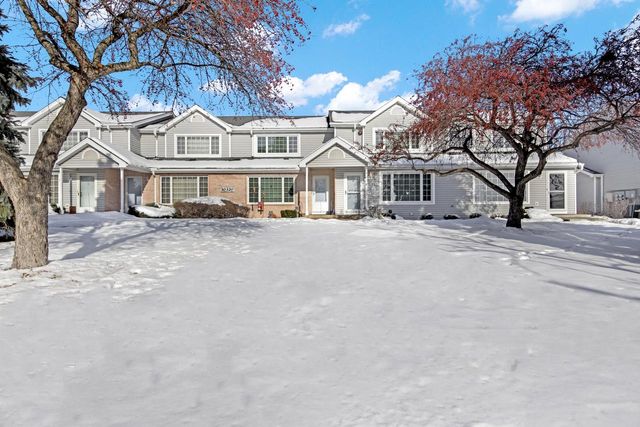 10320 W Whitnall Edge CIRCLE, Franklin, WI 53132