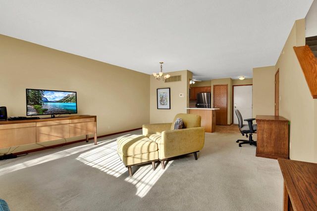 10320 W Whitnall Edge CIRCLE, Franklin, WI 53132