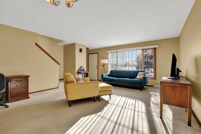 10320 W Whitnall Edge CIRCLE, Franklin, WI 53132