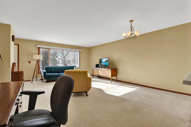 10320 W Whitnall Edge CIRCLE, Franklin, WI 53132