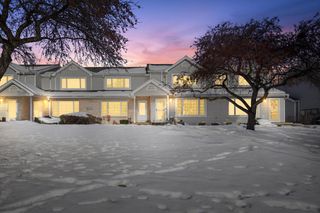10320 W Whitnall Edge CIRCLE, Franklin, WI 53132