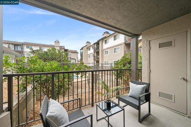 1318 B St 105, Hayward, CA 94541