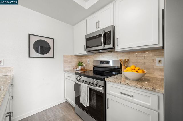1318 B St 105, Hayward, CA 94541