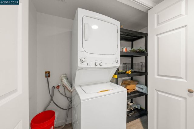 1318 B St 105, Hayward, CA 94541