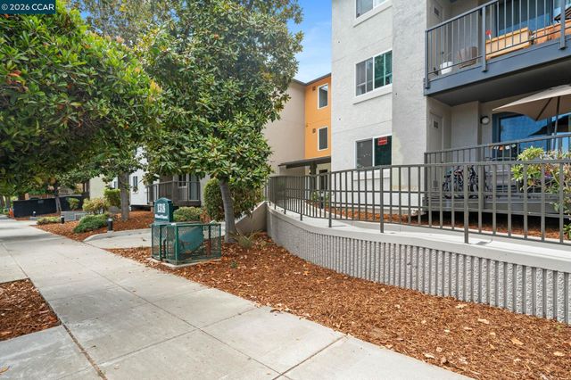 1318 B St 105, Hayward, CA 94541
