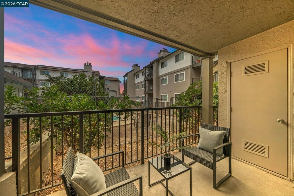 1318 B St 105, Hayward, CA 94541