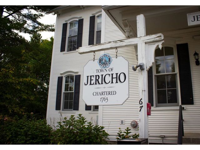 16 Pinehurst Drive, Jericho, VT 05465