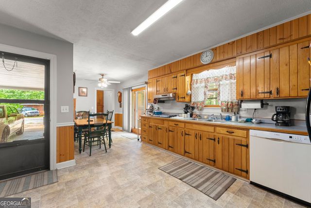 4508 Dicks Hill Parkway, Mount Airy, GA 30563