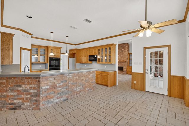 1810 Plum Creek Drive, Midlothian, TX 76065