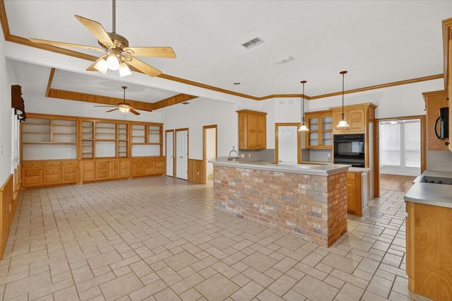 1810 Plum Creek Drive, Midlothian, TX 76065