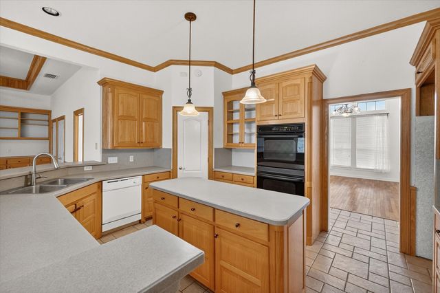 1810 Plum Creek Drive, Midlothian, TX 76065