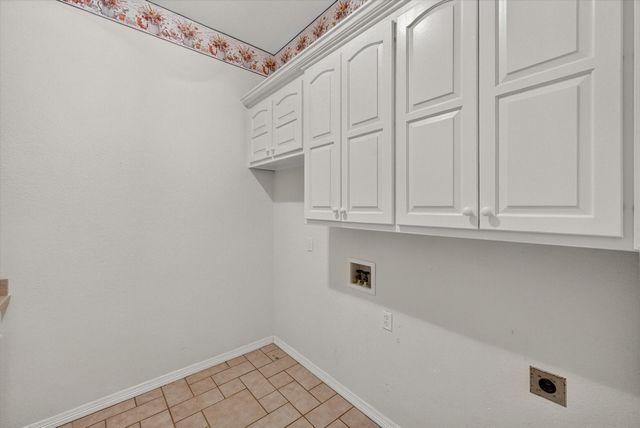 1810 Plum Creek Drive, Midlothian, TX 76065