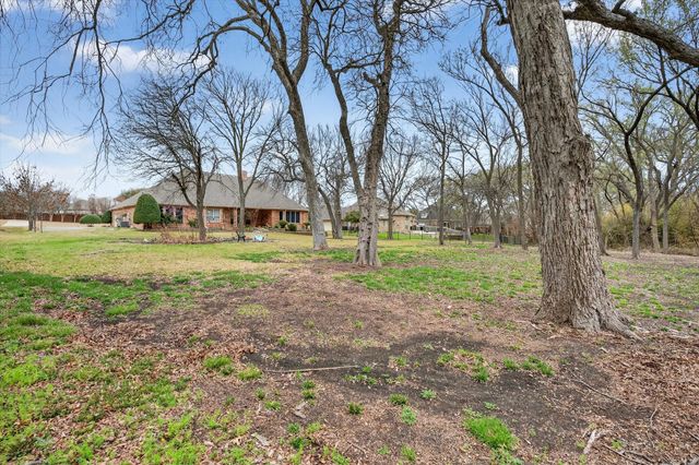 1810 Plum Creek Drive, Midlothian, TX 76065