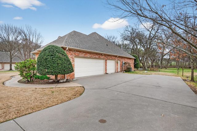 1810 Plum Creek Drive, Midlothian, TX 76065