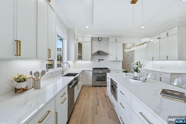 30 Grand Terrace, Livingston, NJ 07039