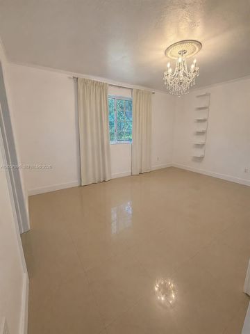 15700 N Miami Ave, Miami, FL 33169