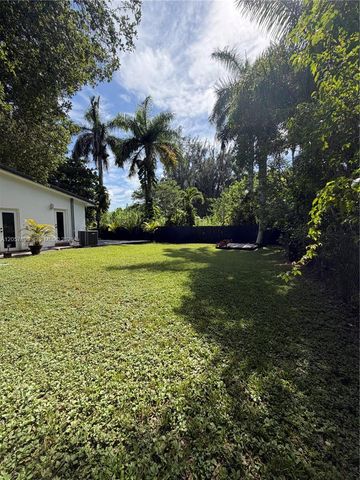 15700 N Miami Ave, Miami, FL 33169