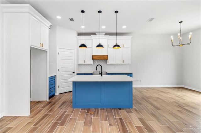 608 N Kika De La Garza Boulevard, La Joya, TX 78560