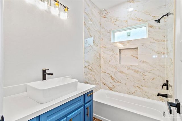 608 N Kika De La Garza Boulevard, La Joya, TX 78560