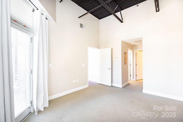 3920 Sharon Road, Charlotte, NC 28211