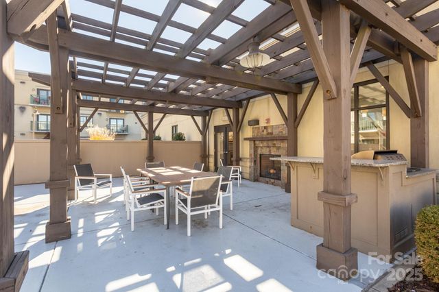 3920 Sharon Road, Charlotte, NC 28211