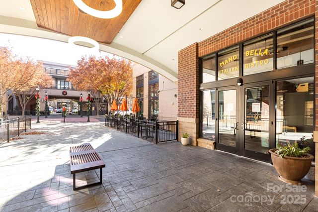 3920 Sharon Road, Charlotte, NC 28211