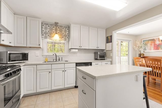 114 South St, Stoughton, MA 02072