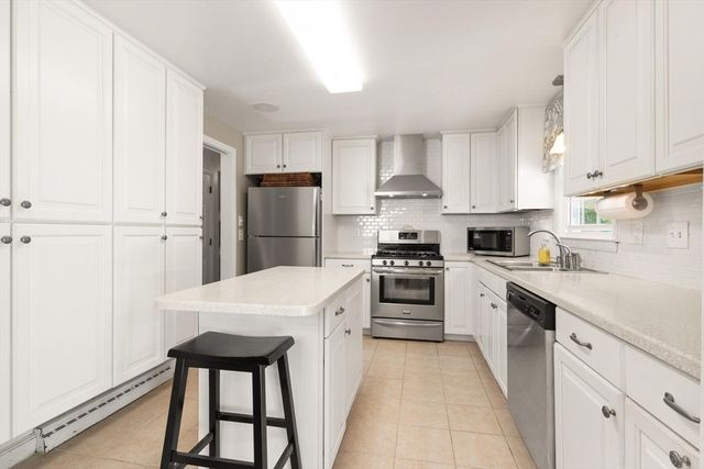 114 South St, Stoughton, MA 02072
