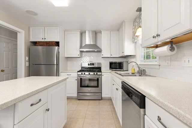 114 South St, Stoughton, MA 02072