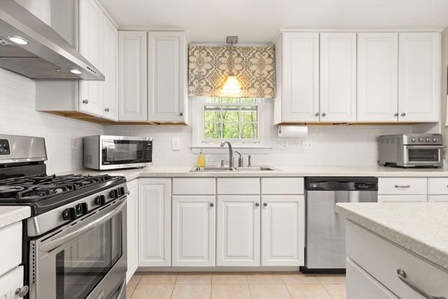 114 South St, Stoughton, MA 02072