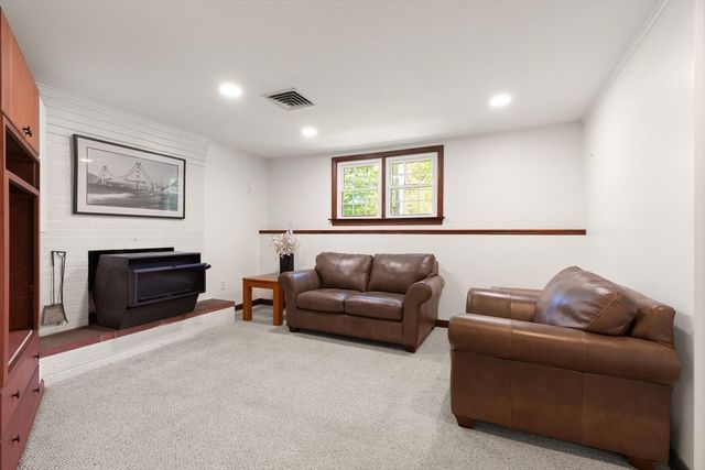 114 South St, Stoughton, MA 02072