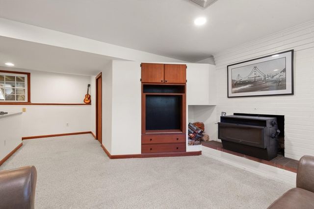 114 South St, Stoughton, MA 02072
