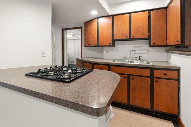 114 South St, Stoughton, MA 02072