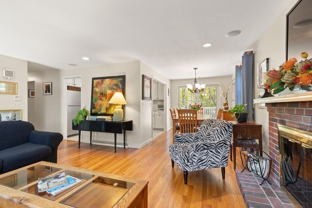 114 South St, Stoughton, MA 02072