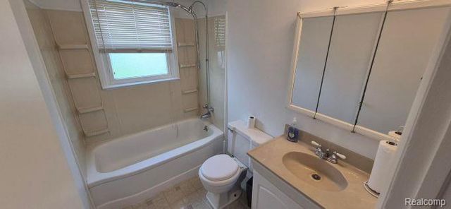 92 Kalama, Madison Heights, MI 48071