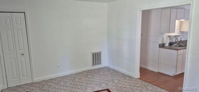 92 Kalama, Madison Heights, MI 48071