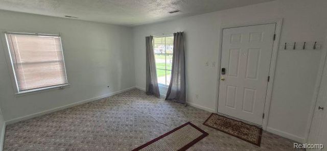92 Kalama, Madison Heights, MI 48071