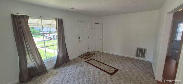 92 Kalama, Madison Heights, MI 48071