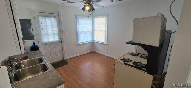 92 Kalama, Madison Heights, MI 48071