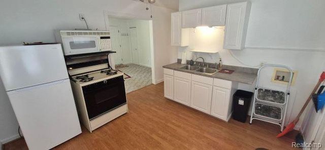 92 Kalama, Madison Heights, MI 48071