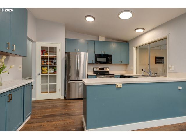 1020 WINDEMERE Dr Nw, Salem, OR 97304