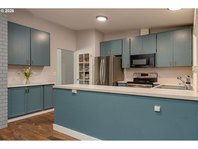 1020 WINDEMERE Dr Nw, Salem, OR 97304