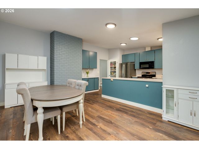 1020 WINDEMERE Dr Nw, Salem, OR 97304