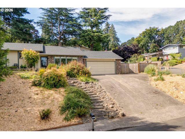 1020 WINDEMERE Dr Nw, Salem, OR 97304