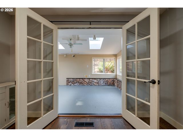 1020 WINDEMERE Dr Nw, Salem, OR 97304