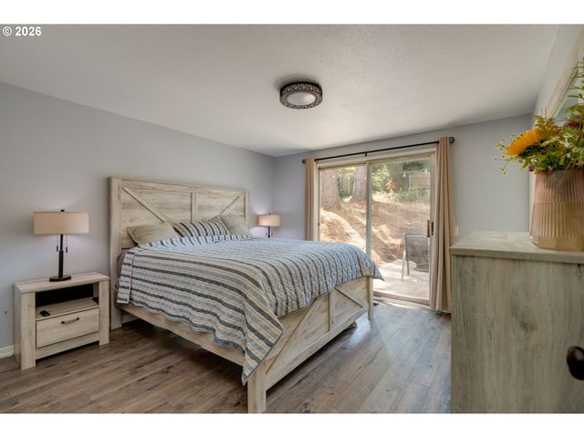 1020 WINDEMERE Dr Nw, Salem, OR 97304